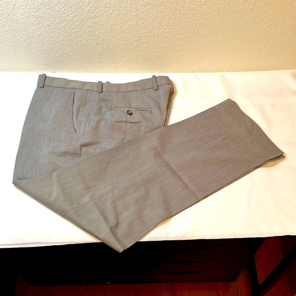 Men's Perry Ellis Flat Front Slacks - Size 34-30